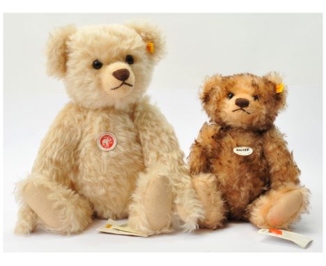 Steiff pair of teddy bears: (1) Steiff Outlet Shop Original teddy bear 1926 replica, yellow tag 027994, golden with brown tip