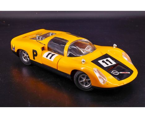 Gama Porsche Carrera 10 Nr. 11, Kunststoff, gelb, batterieberieben, Fernlenkung fehlt, Flügeltüren, Motorhaube und Kofferraum