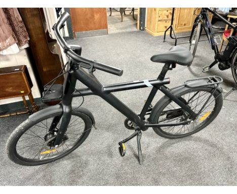 A Van Moof X3 e-bike, 19.5' frame with charger, Van Moof tool box and helmet. CONDITION REPORT: Bike is currently not chargin