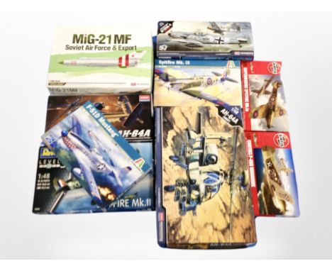 A group of Revell, Airfix and other scale modelling kits including military aircraft.