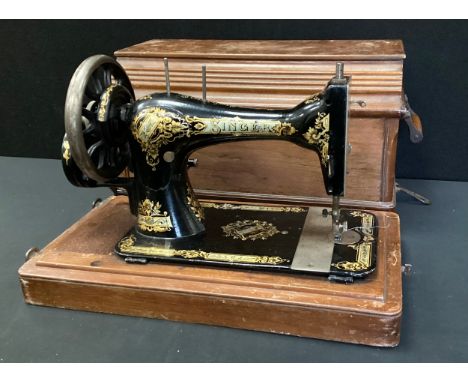 Singer hand crank sewing machine reg.no 13219008, cased.