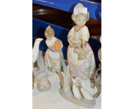 LLADRO FIGURINE &amp; 3 VARIOUS NAO ORNAMENTS    