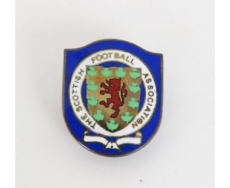 A 9CT GOLD SCOTTISH FOOTBALL ASSOCIATION ENAMEL LAPEL BADGE Hallmarked for "RH", Birmingham, 1974, overall weight: 9 grams Co