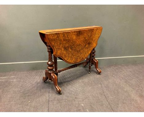 A Victorian figured walnut drop flap Sutherland table71 x 92 x 17cm closed71 x 92 x 101cm openGeneral light scratching and mi
