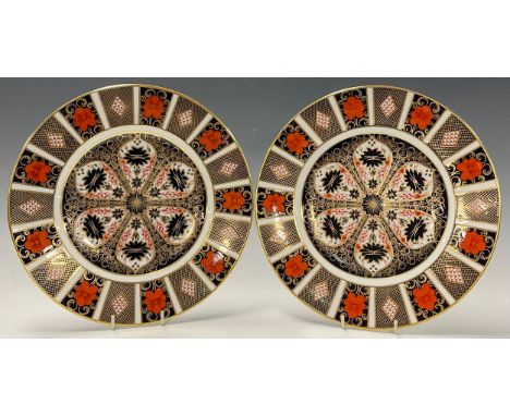 A pair of Royal Crown Derby Imari palette 1128 pattern dinner plates, 27cm diameter, both first quality 