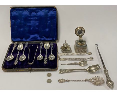 A set of six Art Nouveau silver teapsoons and sugar bows ensuite, the sinuous handles pierced with flowers, Birmingham 1908, 