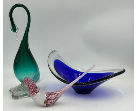 A blue and green Venetia Art Glass bird with sticker to base 32cm, Wedgwood bird in pink and white speckles with sticker 25cm
