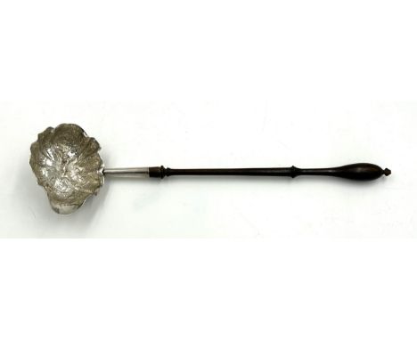 Georgian silver toddy ladle, London 1798, with turned wooden handle. 32cm l.