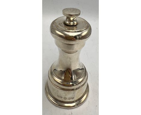 Hallmarked silver pepper pot. Sheffield 1964. Maker Mappin &amp; Webb.