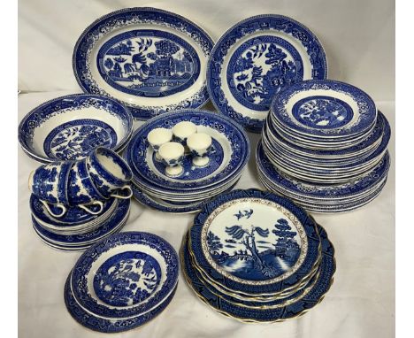 A large collection of blue &amp; white Willow Pattern items to include 6 x Booths 'Real Old Willow' A8025 plates, with gilt e