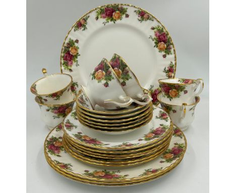 Royal Albert Old Country Roses to include 4 x dinner plates 27cm, 6 x salad plates 20cm, 6 x saucers, 4 x teacups and 2 x bre
