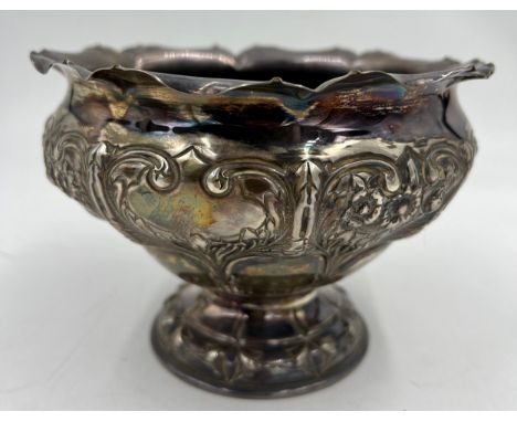 A hallmarked silver pedestal bowl. Sheffield 1904, maker Atkinson Brothers. Weight 263gm.