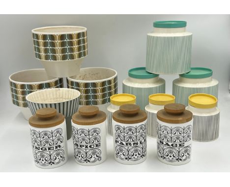 A selection of 1960s Hornsea Pottery by John Clappison to include 3 x planters 13cm, green 'Summit' planter 12cm, 'Summertime
