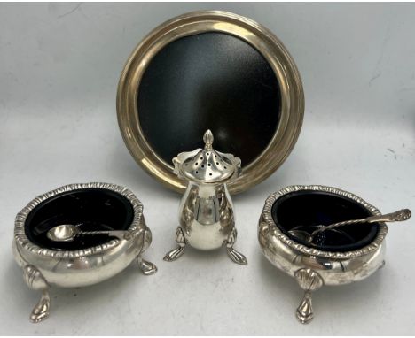 Hallmarked silver to include a pair of salts with spoon and blue glass liners, Birmingham 1904, together with a pepper, Birmi