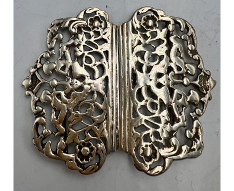 Silver buckle Chester 1895, maker King &amp; Sons. Weight 42gm. 7cm x 9cm.