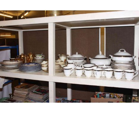Royal Grafton 'Viscount', 'Grosvener' and Royal Worcester tea and dinner ware, various plates, etc