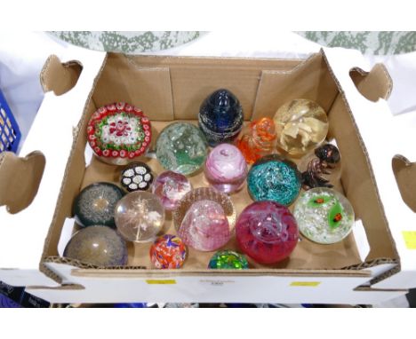 Glass paperweights, Caithness, Millefiori, etc 