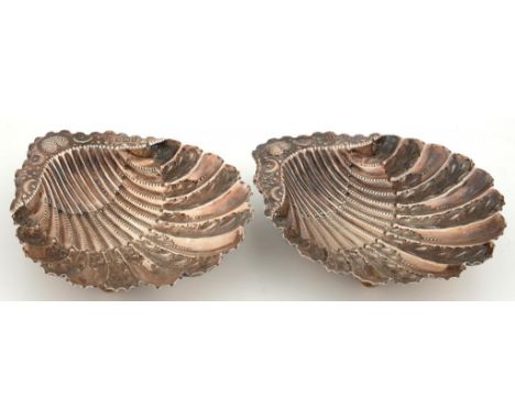 A PAIR OF VICTORIAN SILVER BUTTER SHELLS, ON THREE BALL FEET, 12CM L, SHEFFIELD 1892, 4OZS 7DWTS