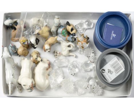 A SMALL COLLECTION OF SWAROVSKI GLASS, WADE PORCELAIN AND OTHER CERAMIC MINIATURE ANIMALS 