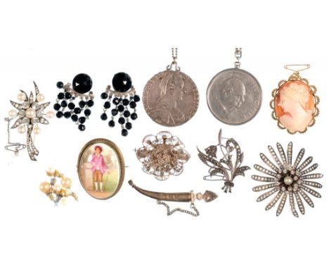 A PASTE, IMITATION PEARL AND SILVER FLOWER BROOCH, A SIMILAR SPRAY BROOCH, A SILVER FILIGREE BROOCH, TWO COIN PENDANTS, ONE A