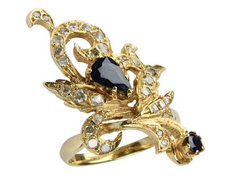 Gelbgold-Ring mit Saphiren und Brillanten, 18 kt nicht gepunzt, aber geprüft, Ringkopf besetzt mit 2 Saphiren, zus. ca. 0,60 