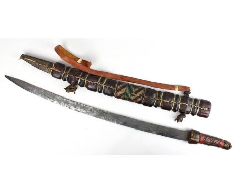 Kleines Schwert, wohl der Tuareg, Nordafrika M. 20. Jh., Ledergriff u. Lederscheide, Eisenklinge mit starken Korrosionsspuren