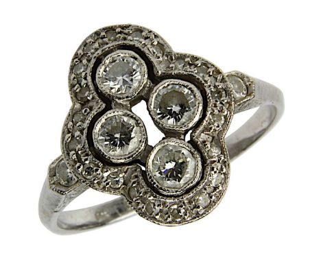Art Déco Weißgold-Brillant-Ring, deutsch um 1930, zentral gefasst 4 Diamanten im Brillantaltschliff, ca. 0,40 ct., Farbe Weiß
