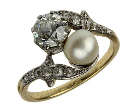 Gelbgold-Ring mit Perle und Diamanten, Frankreich um 1900, 18 kt nicht gepunzt, aber geprüft, schlecht lesbare Gravur, Ringko