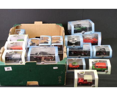 24 Cased Oxford Diecast models to include 15 x Automobile Company, 7 x Commercials, 1 x Omnibus, 1 x Showtime (vg overall) 