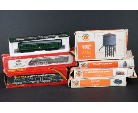 Two boxed Hornby OO gauge locomotives to include R350 A4 Loco Mallard and R157 BR Diesel Power Car plus 4 x boxed Bachmann 5 