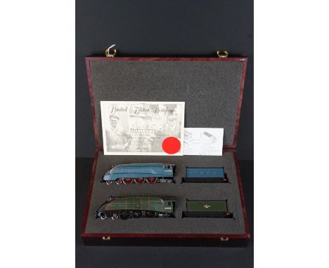 Cased ltd edn Bachmann OO gauge Mallard locomotive set to commemorated 1938 World Speed Record, contains both Mallard locomot