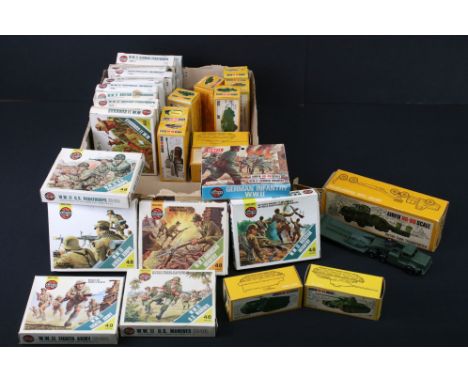 Collection of boxed Airfix OO/HO scale plastic military figures and vehicles to include 16 x figure sets (WWII Afrika Korps, 