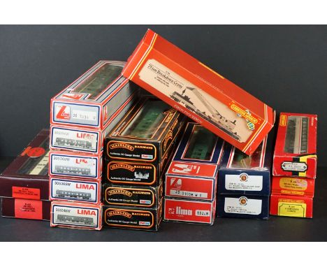 19 Boxed OO gauge items of rolling stock to include 6 x Hornby (features R749 75 Ton Operating Breakdown Crane &amp; 2 x Top 