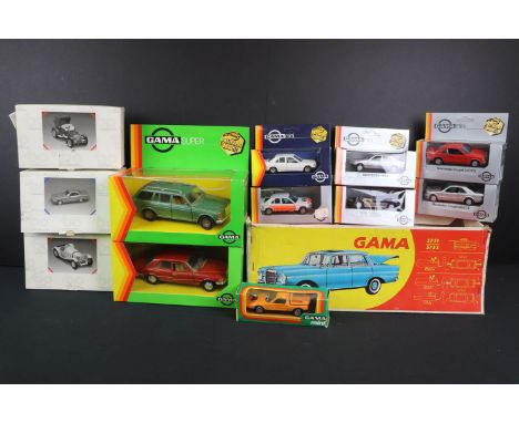 Boxed Gama 3752 Battery Operated and Friction Drive Tin Plate Mercedes Car together with Boxed Gama Super Mercedes 450 SE and