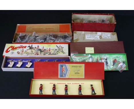 Mixed lot of Metal Figures including Cherilea Products Medieval Series set S/303, Boxed Wend-al Toys Guards Set, Britains Roy