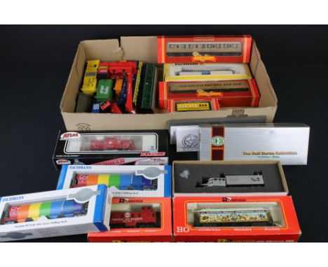 10 Boxed HO / OO gauge items of rolling stock to include 3 x Bachmann, Atlas, ConCur, 3 x Hornby and Rivarossi plus 10 x item