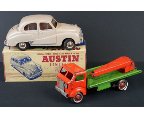 Boxed V Models Austin A40 Somerset Electric plastic model in beige, missing battery cover, window wear, otherwise gd with ins
