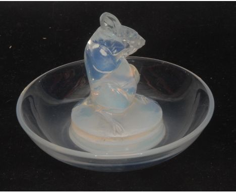 A Rene Lalique Souris dish, surmounted by a mouse, 9.5cm diam, etched mark