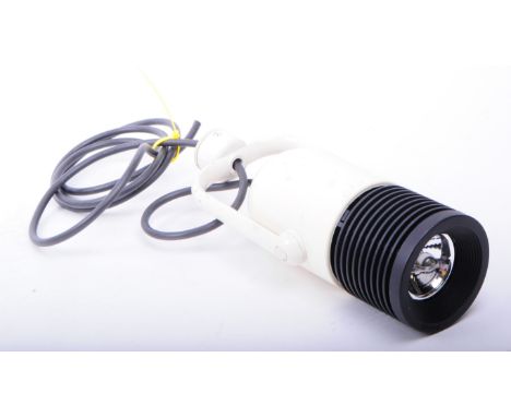Italian 1960s late 20th century industrial retro spot light lamp with a cream body and black shade. Sold as untested. Measuri