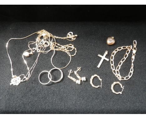 A COLLECTION OF JEWELLERY, to include a 9ct yellow gold cross