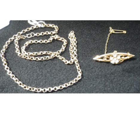 A VICTORIAN 9CT GOLD AND SEED PEARL BAR BROOCH and a 9ct gold chain
