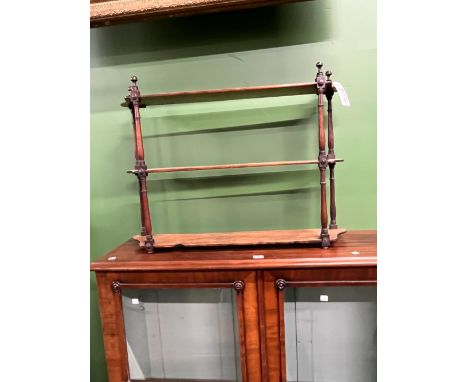 A VICTORIAN THREE TIER MAHOGANY HANGING SHELF