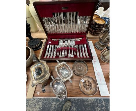 A CASED CANTEEN OF ELECTROPLATE KINGS PATTERN CUTLERY, A THREE PIECE TEA SET AND TWO WINE COASTERS