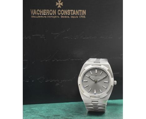 Vacheron Constantin. A fine and rare 18K white gold automatic bracelet watchModel: OverseasReference: 2000V/120G-B122Date: Pu