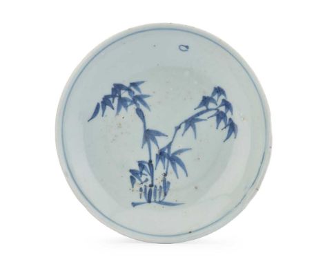 BLUE AND WHITE 'BAMBOO' DISH MING DYNASTY, TIANQI PERIOD 明天啓 青花竹紋碟（含一九七七年挪威裝飾藝術與設計博物館《中國瓷器》展覽圖錄） painted freely with bamboo i