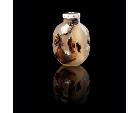 AGATE 'MONKS' SNUFF BOTTLE  QING DYNASTY, 19TH CENTURY 清 瑪瑙僧人題詩鼻烟壺 後加琺瑯彩及金製口緣 cleverly carved to one side with two monks unde