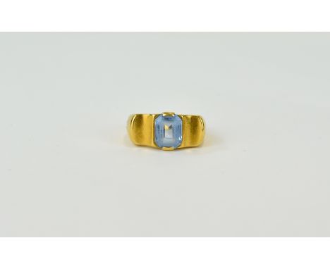 18ct Gold Unusual Shaped Single Blue Stone Dress Ring. Marked 750. Ring size P. 5.3 grammes. Please see Photo.