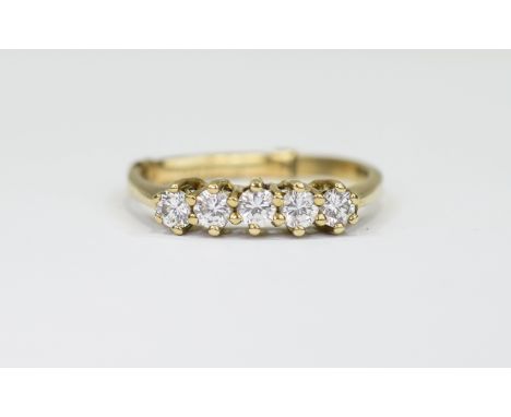 Ladies Vintage 9ct Gold Set 5 Stone Diamond Ring the round cut diamonds of good bright colour and clarity. Est diamond weight