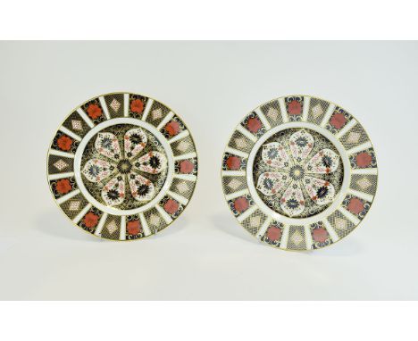 Royal Crown Derby Pair of Imari - Pattern Cabinet Plates ( 2 ) Pattern No 1128, Date 1977. Each Plate 9.1/8 Inches Diameter. 