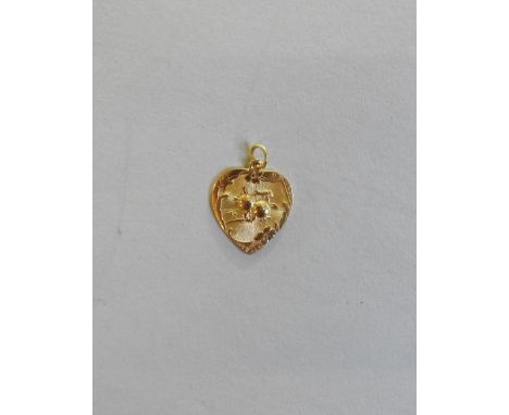 A CHINESE DECORATED HEART SHAPED GOLD FOB, 18ct gold (possibly 22ct gold), engine turned engraved decoration 